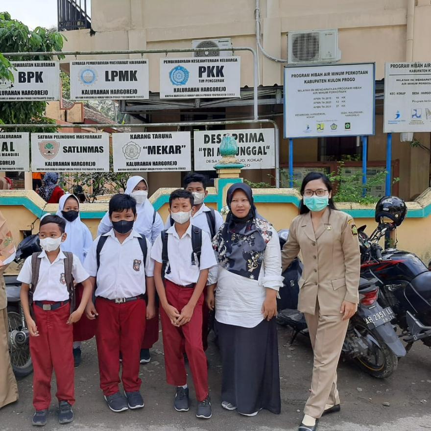 Kunjungan SD Kriyan di Perpustakaan Swa Pustaka Hargorejo